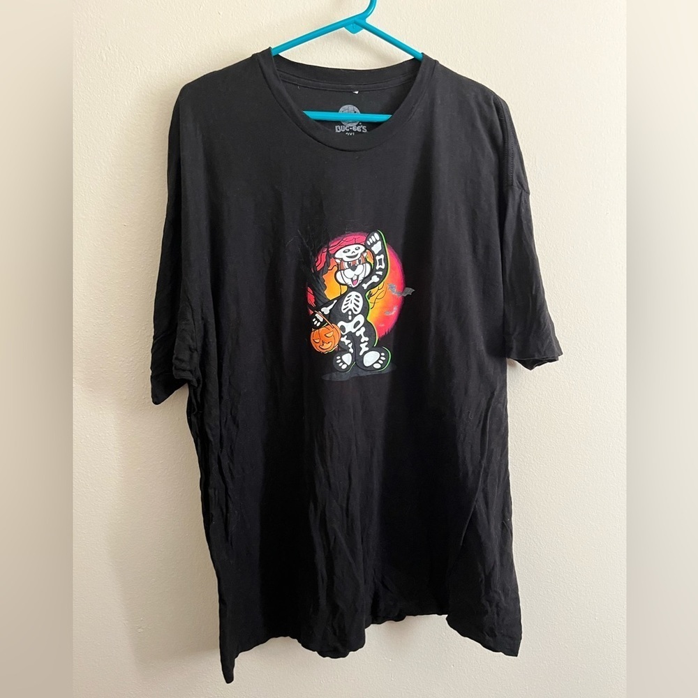 Buc-ees Men’s Halloween Glow Tee
